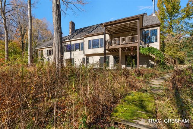 4960 S Hilton Park Road, Fruitport, MI 49415