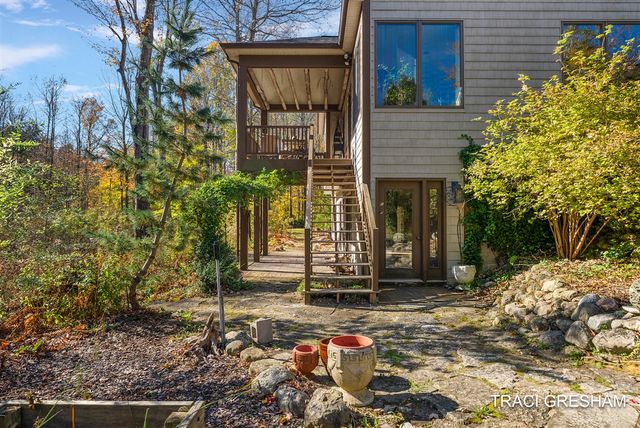 4960 S Hilton Park Road, Fruitport, MI 49415