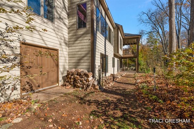 4960 S Hilton Park Road, Fruitport, MI 49415