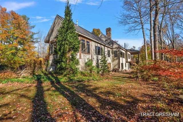 4960 S Hilton Park Road, Fruitport, MI 49415