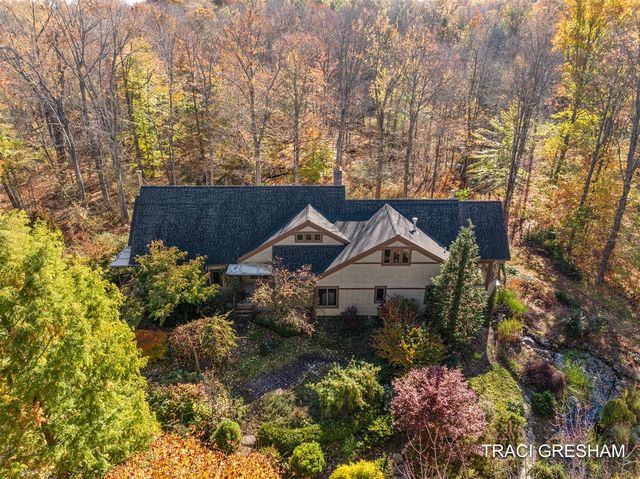 4960 S Hilton Park Road, Fruitport, MI 49415