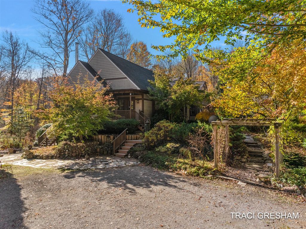 4960 S Hilton Park Road, Fruitport, MI 49415