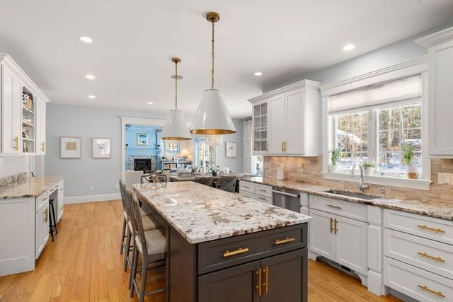 61 Glen St, Dover, MA 02030