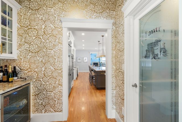 61 Glen St, Dover, MA 02030