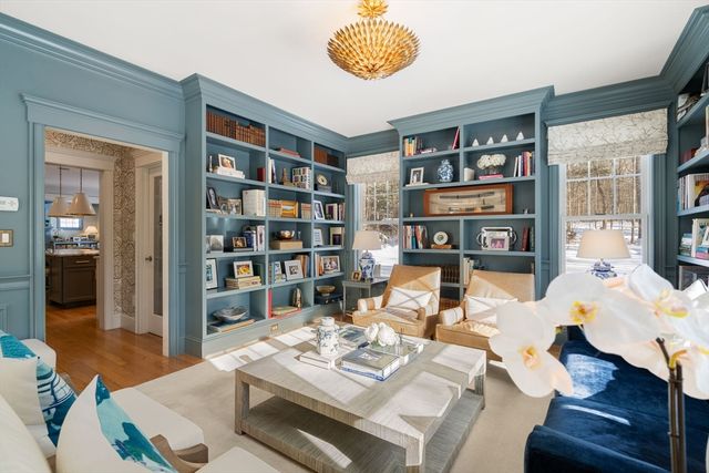 61 Glen St, Dover, MA 02030