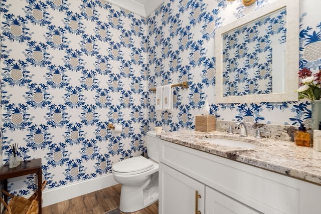 61 Glen St, Dover, MA 02030