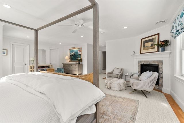 61 Glen St, Dover, MA 02030