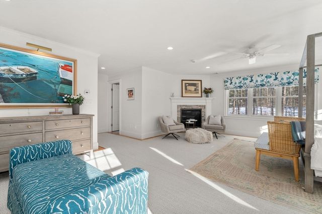 61 Glen St, Dover, MA 02030