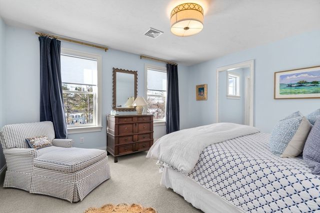 61 Glen St, Dover, MA 02030