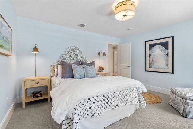 61 Glen St, Dover, MA 02030