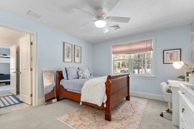 61 Glen St, Dover, MA 02030