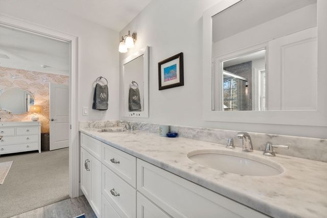 61 Glen St, Dover, MA 02030