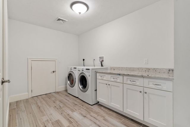 61 Glen St, Dover, MA 02030