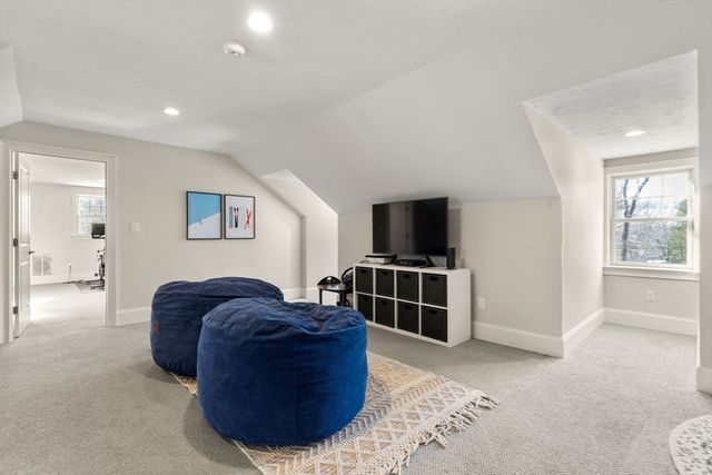 61 Glen St, Dover, MA 02030