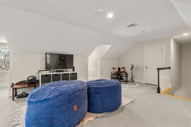 61 Glen St, Dover, MA 02030