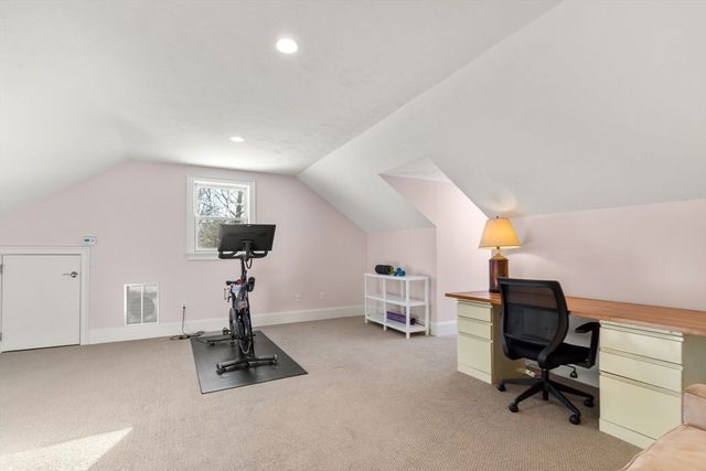 61 Glen St, Dover, MA 02030