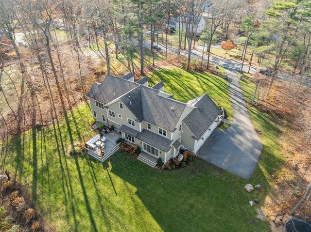 61 Glen St, Dover, MA 02030