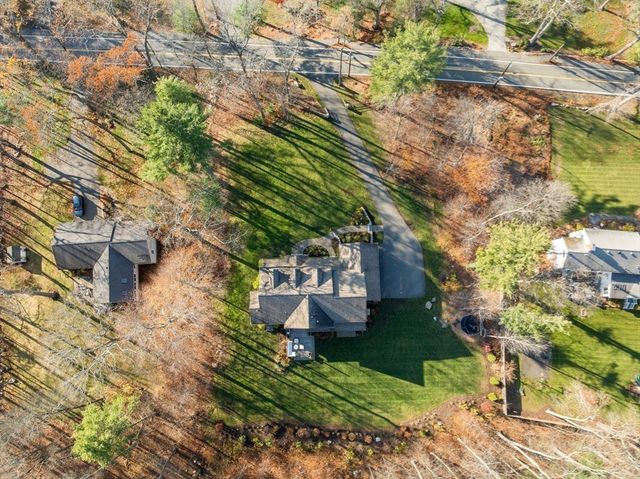 61 Glen St, Dover, MA 02030