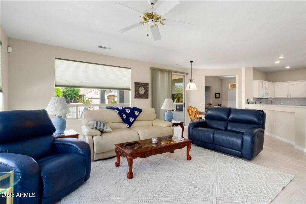Image 13 of property listing at 15504 W CORAL POINTE Drive, Surprise, AZ 85374