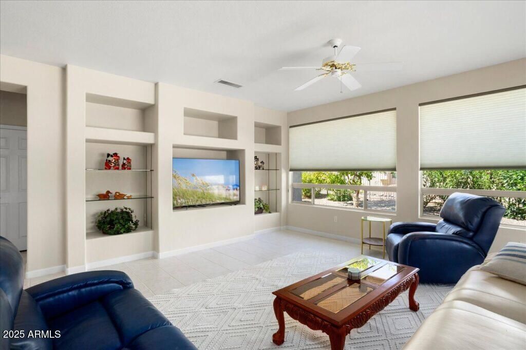 Image 14 of property listing at 15504 W CORAL POINTE Drive, Surprise, AZ 85374