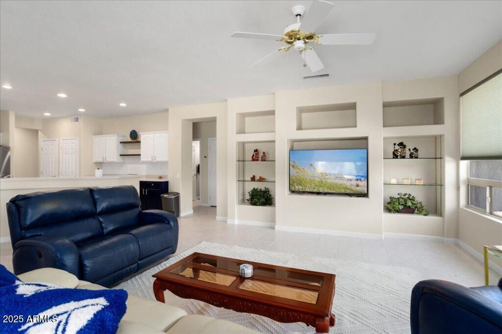 Image 15 of property listing at 15504 W CORAL POINTE Drive, Surprise, AZ 85374