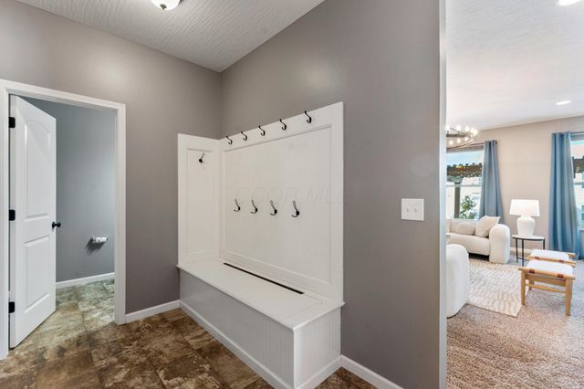 233 Auburn Drive, Newark, OH 43055