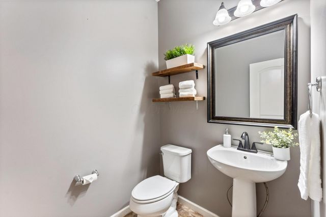 233 Auburn Drive, Newark, OH 43055