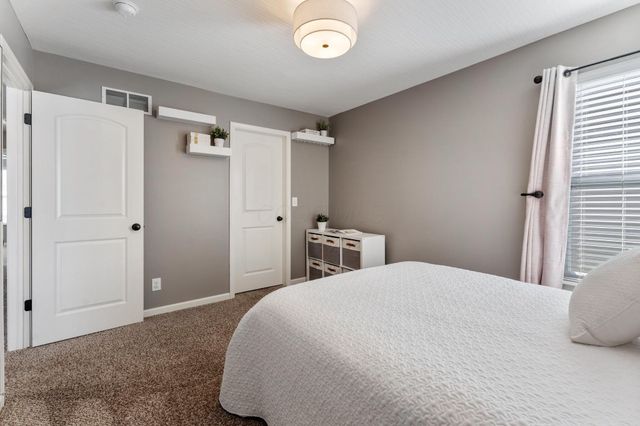 233 Auburn Drive, Newark, OH 43055