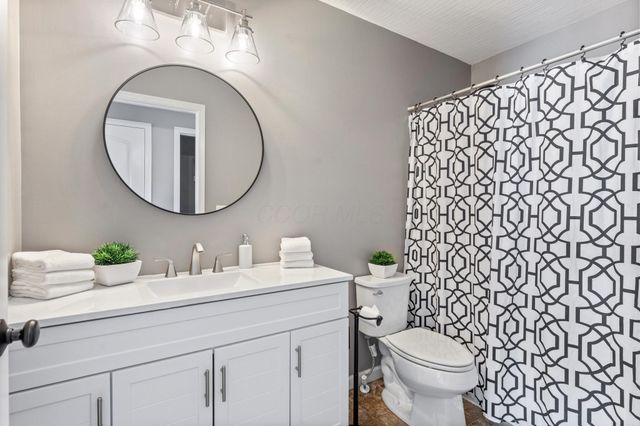 233 Auburn Drive, Newark, OH 43055