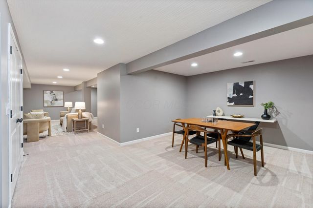 233 Auburn Drive, Newark, OH 43055