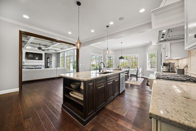 7134 Wilton Chase Street, Dublin, OH 43017