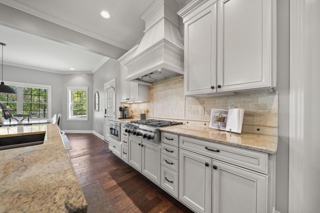 7134 Wilton Chase Street, Dublin, OH 43017
