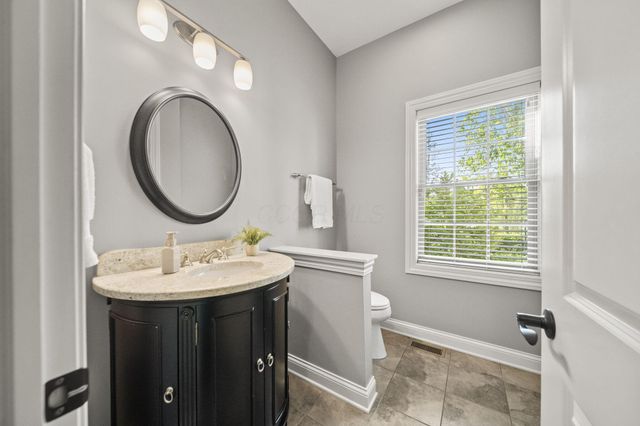 7134 Wilton Chase Street, Dublin, OH 43017