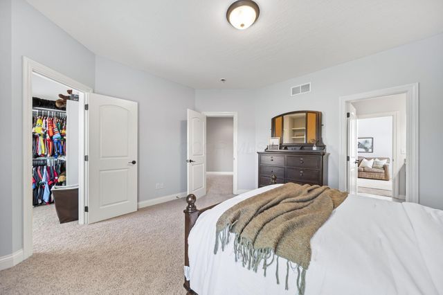 7134 Wilton Chase Street, Dublin, OH 43017