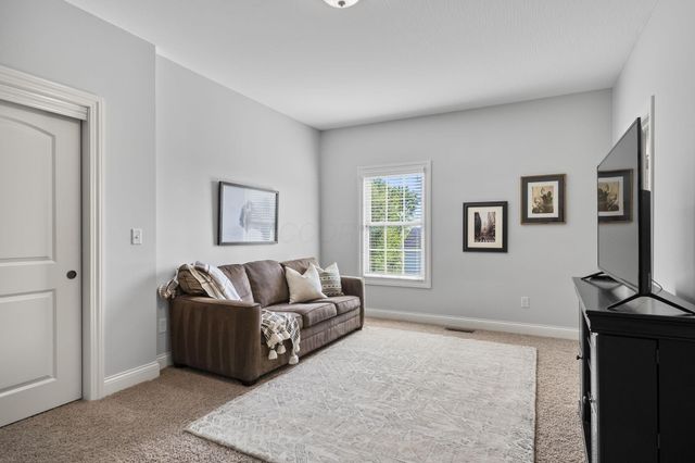 7134 Wilton Chase Street, Dublin, OH 43017