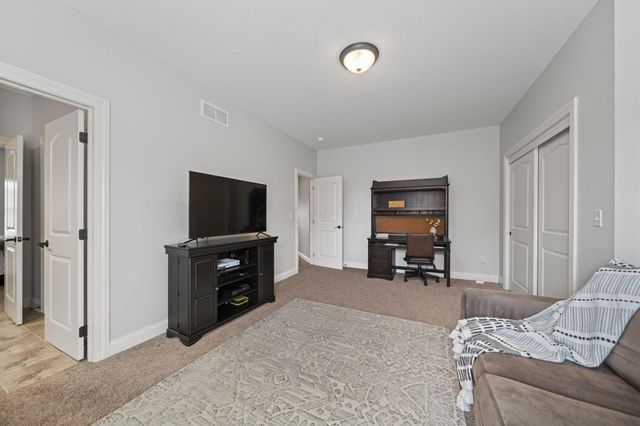 7134 Wilton Chase Street, Dublin, OH 43017