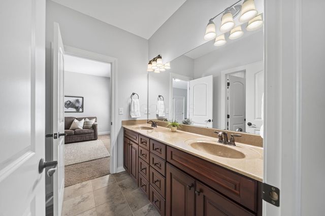 7134 Wilton Chase Street, Dublin, OH 43017