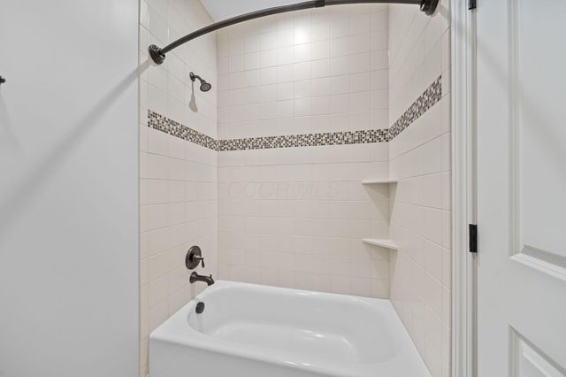 7134 Wilton Chase Street, Dublin, OH 43017