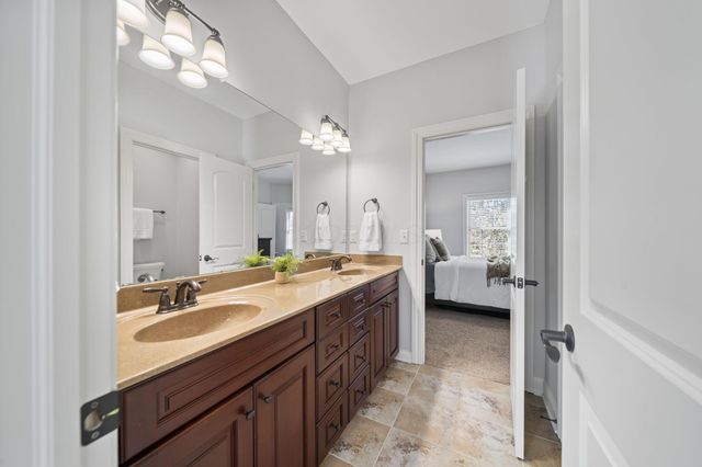 7134 Wilton Chase Street, Dublin, OH 43017