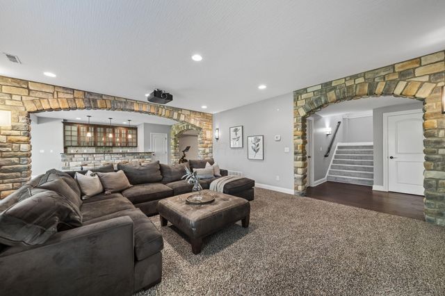 7134 Wilton Chase Street, Dublin, OH 43017