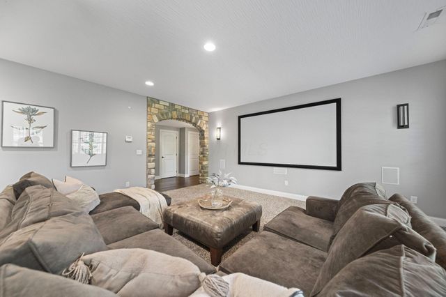 7134 Wilton Chase Street, Dublin, OH 43017