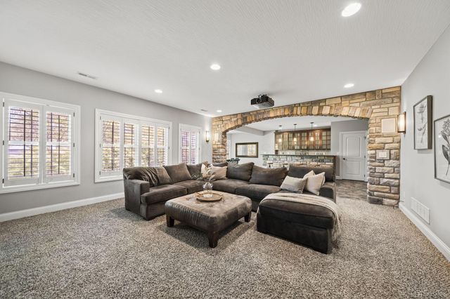 7134 Wilton Chase Street, Dublin, OH 43017