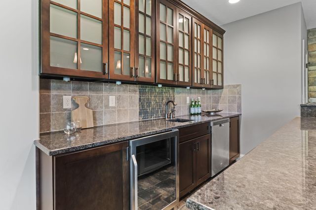 7134 Wilton Chase Street, Dublin, OH 43017