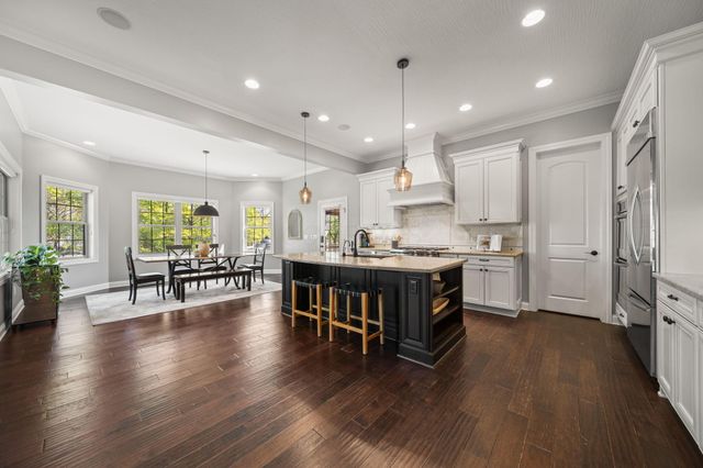 7134 Wilton Chase Street, Dublin, OH 43017
