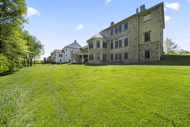7134 Wilton Chase Street, Dublin, OH 43017