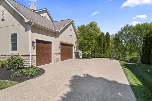 7134 Wilton Chase Street, Dublin, OH 43017