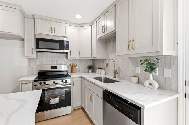 2528 Springvale Drive, Farmers Branch, TX 75234