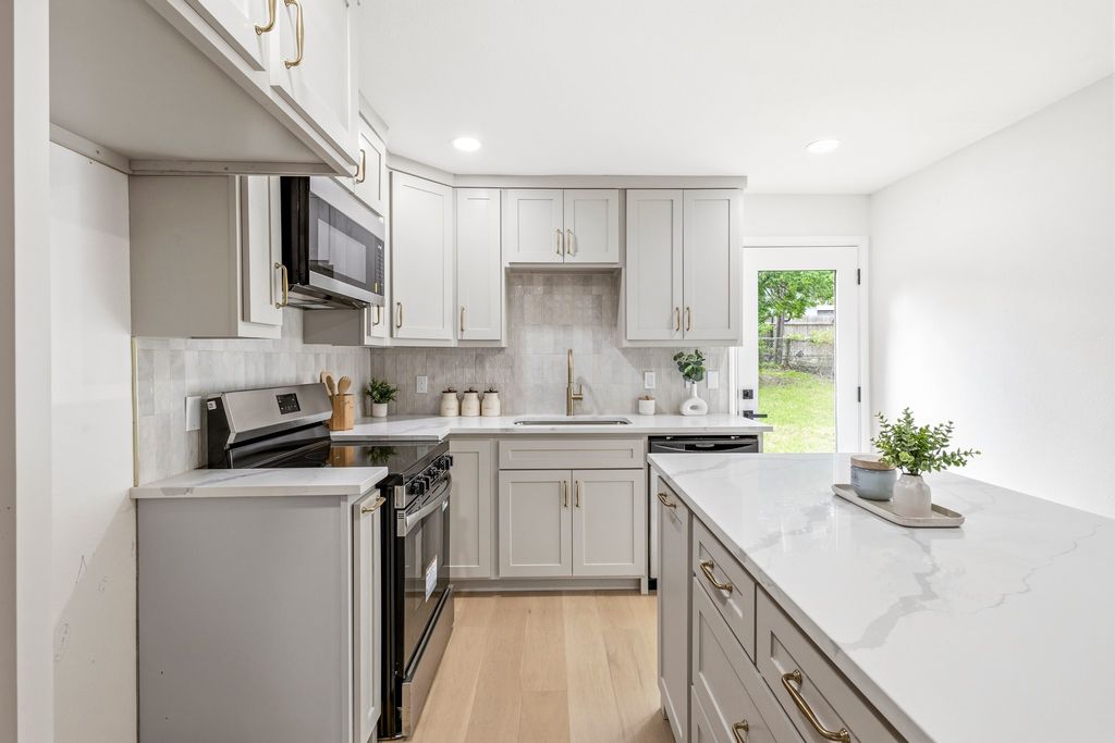 2528 Springvale Drive, Farmers Branch, TX 75234