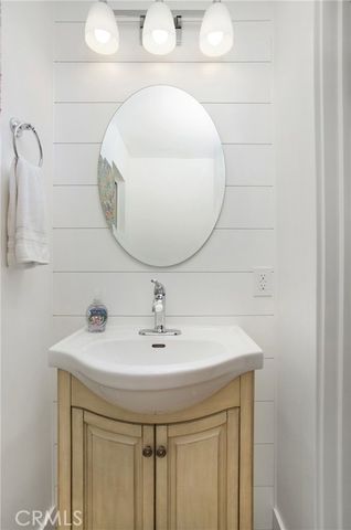 215 32nd Street A, Newport Beach, CA 92663