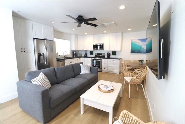 215 32nd Street A, Newport Beach, CA 92663